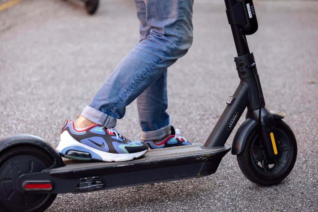 electric scooter safety features, rider's feet on e-scooter